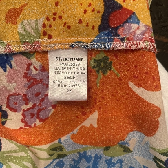 Entro women’s Floral Ruffled and Smocked Blouse Top 2X - Picture 7 of 7